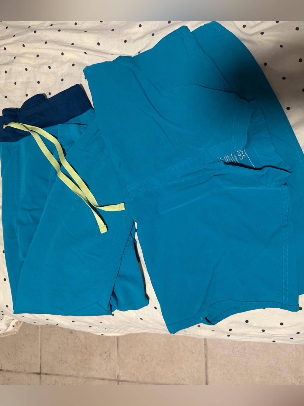 FIGS teal scrub set XXS top / S petite bottom
